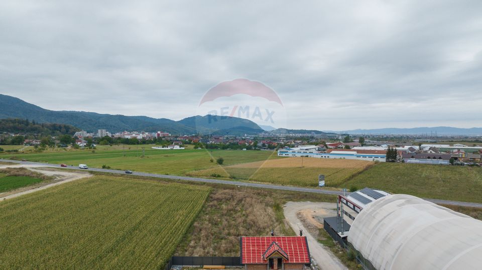 Un lot de casa intrare Sacele 790 mp + 3 loturi de 440mp