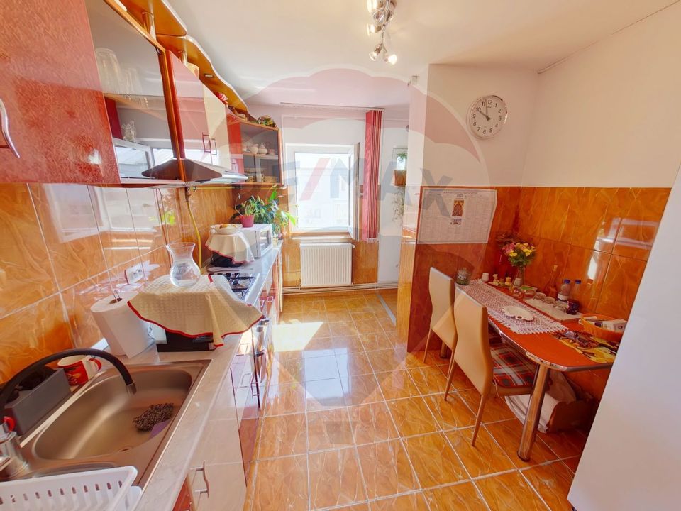 Apartament cu 3 camere de vânzare în zona Est