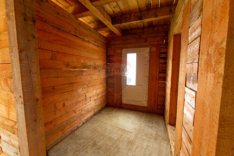 Duplex spațios – oportunitate pentru dezvoltatori sau două familii