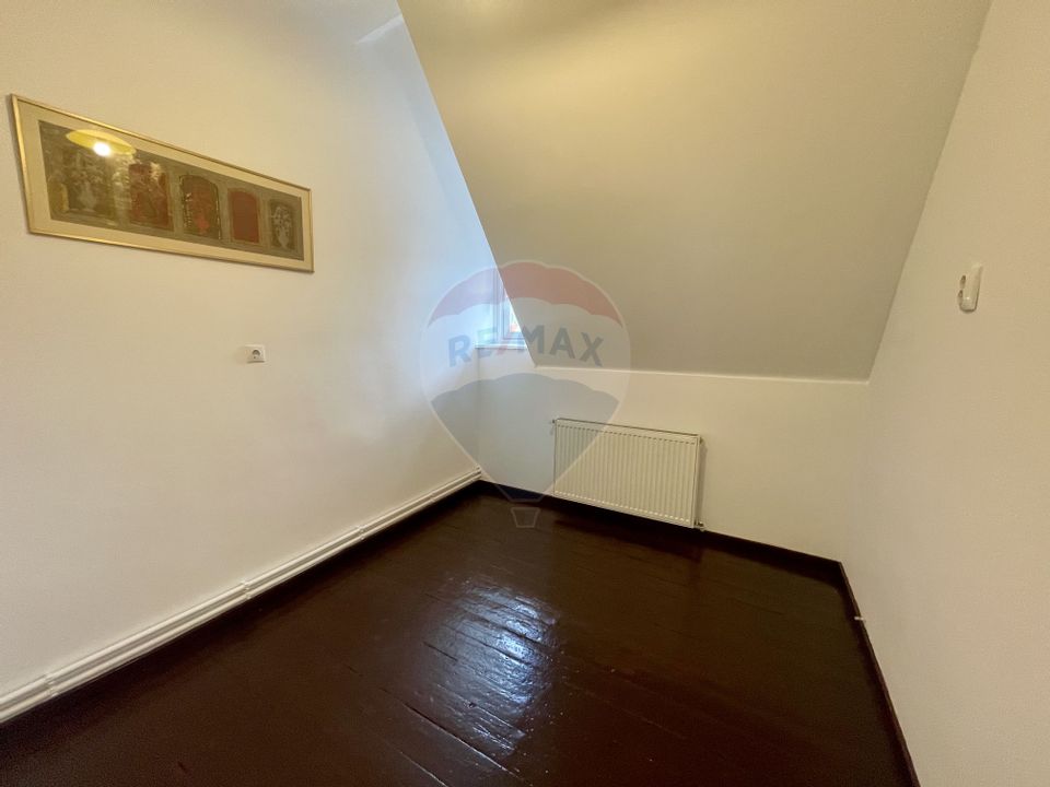 Apartament (in vila) de închiriat în zona Capitale