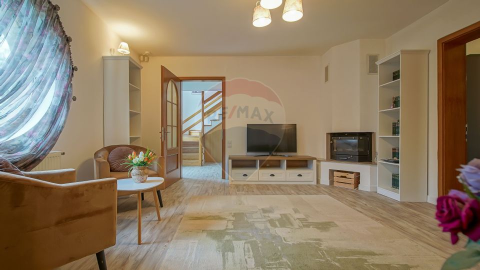 Proprietate cu stil la poalele muntelui - liniște și intimitate!