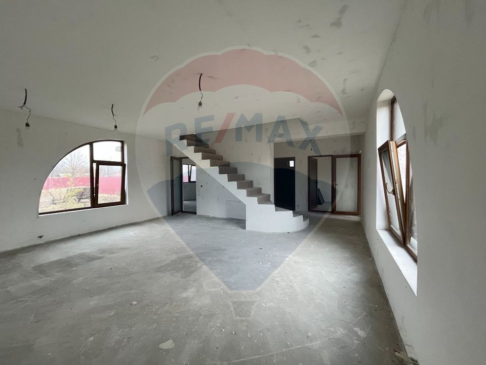 Investitie/Vanzare-  Vilă cu 5 camere la 45 minute de Bucuresti