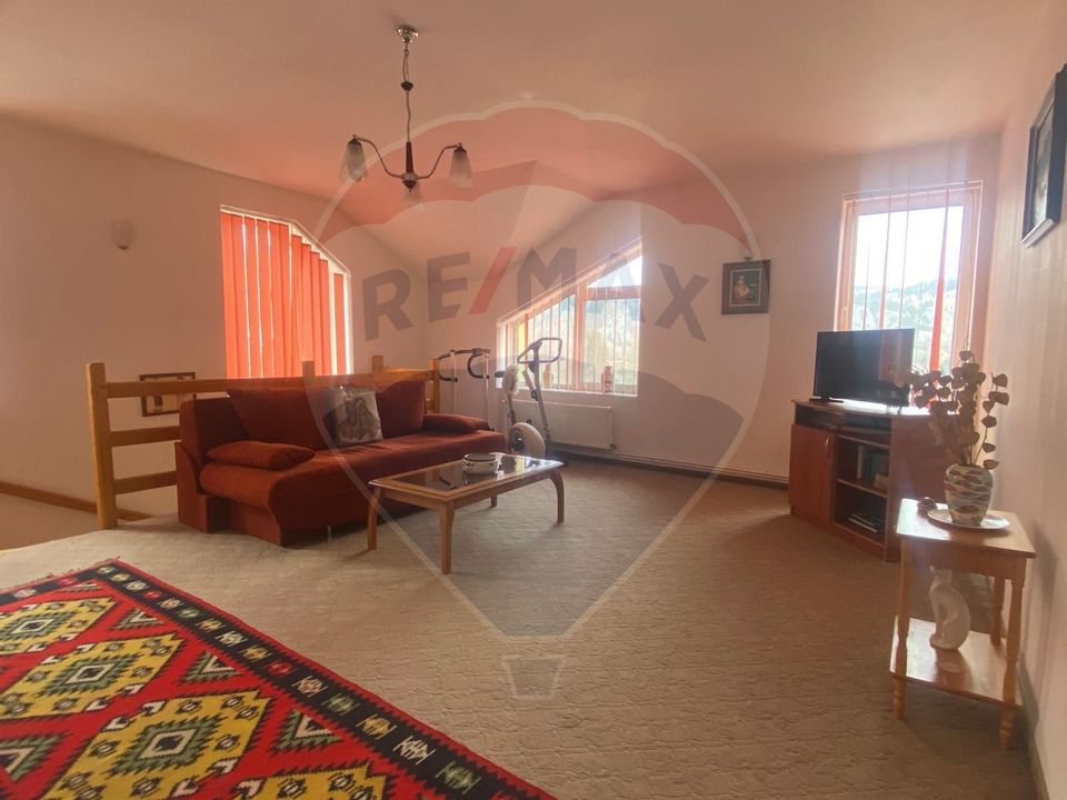 DE VANZARE Casă / Vilă cu 6 camere  Podul Dambovitei/ Arges