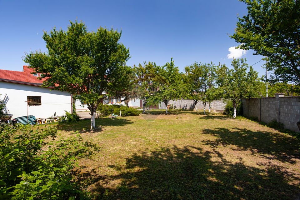 Casă cochetă de vânzare, teren 954 mp, posibil parcelare, în Subcetate