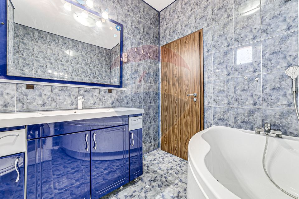 Apartament cu 3 camere de închiriat în zona Boul Rosu