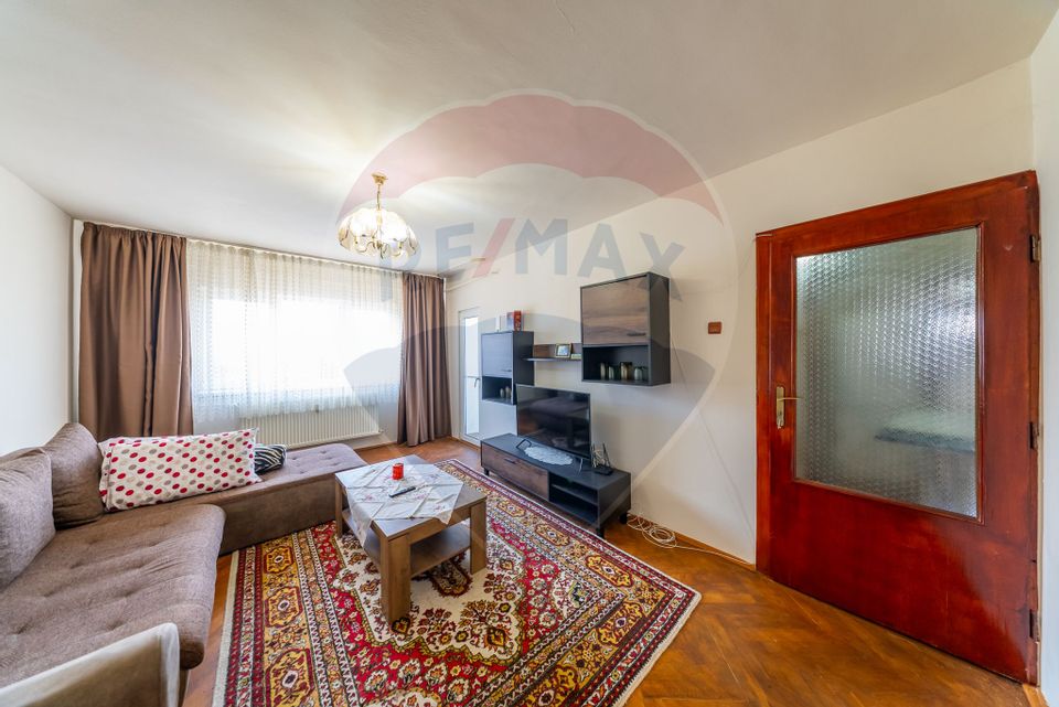 Apartament 2 camere Alfa de inchiriat, decomandat, mobilat si utilat.