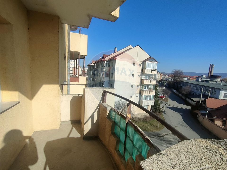 Apartament cu 3 camere de inchiriat