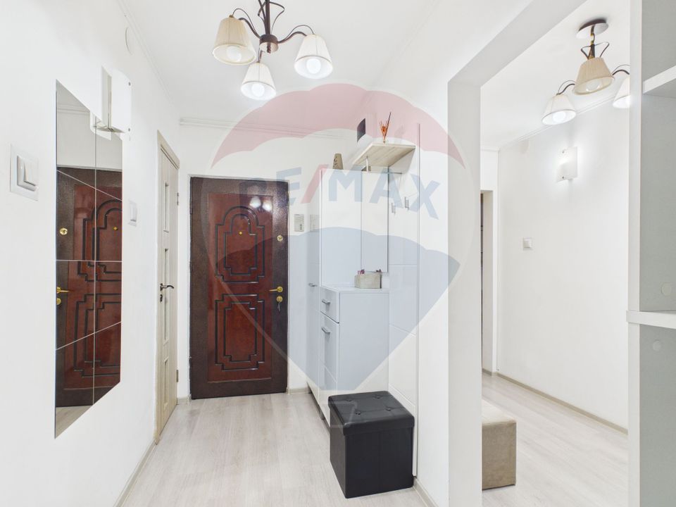 Apartament 4 camere de vanzare – complet renovat, mobilat și utilat