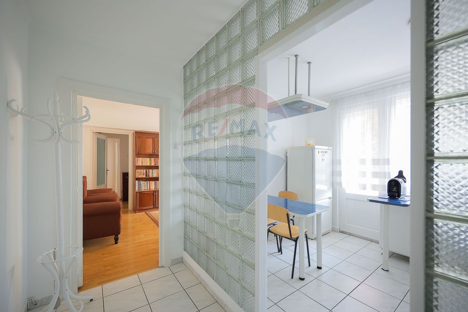 Apartament cu 3 camere, De Vânzare, tip U, etaj 1, Rogerius