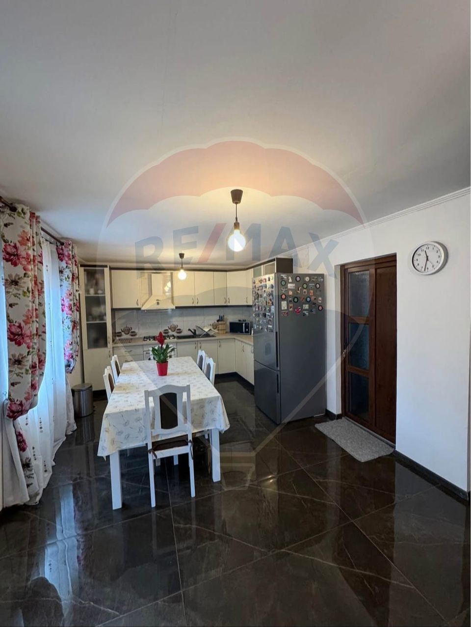 Casă / Vilă cu 6 camere de vânzare în zona Ultracentral