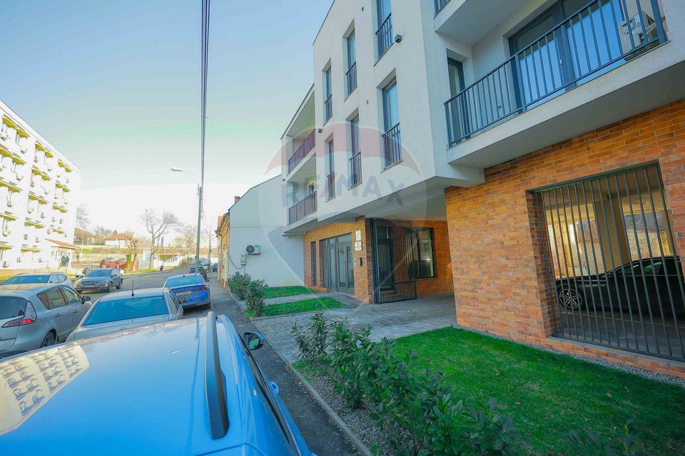 Apartament de închiriat cu 2 camere și parcare, ultracentral, Oradea