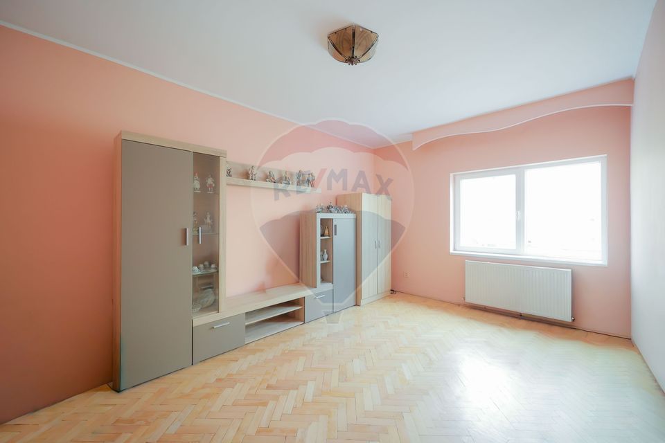 8 room House / Villa for sale, Iosia area