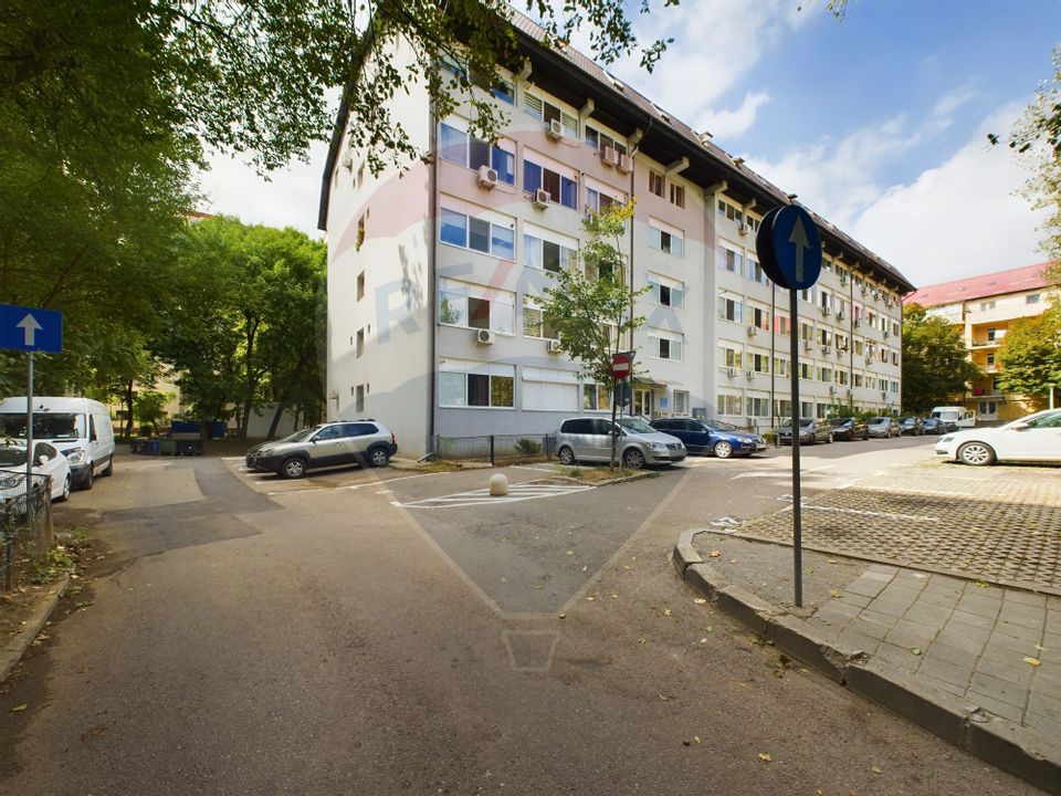 Apartament 4 camere cu centrala proprie, Metrou Aparatorii Patriei