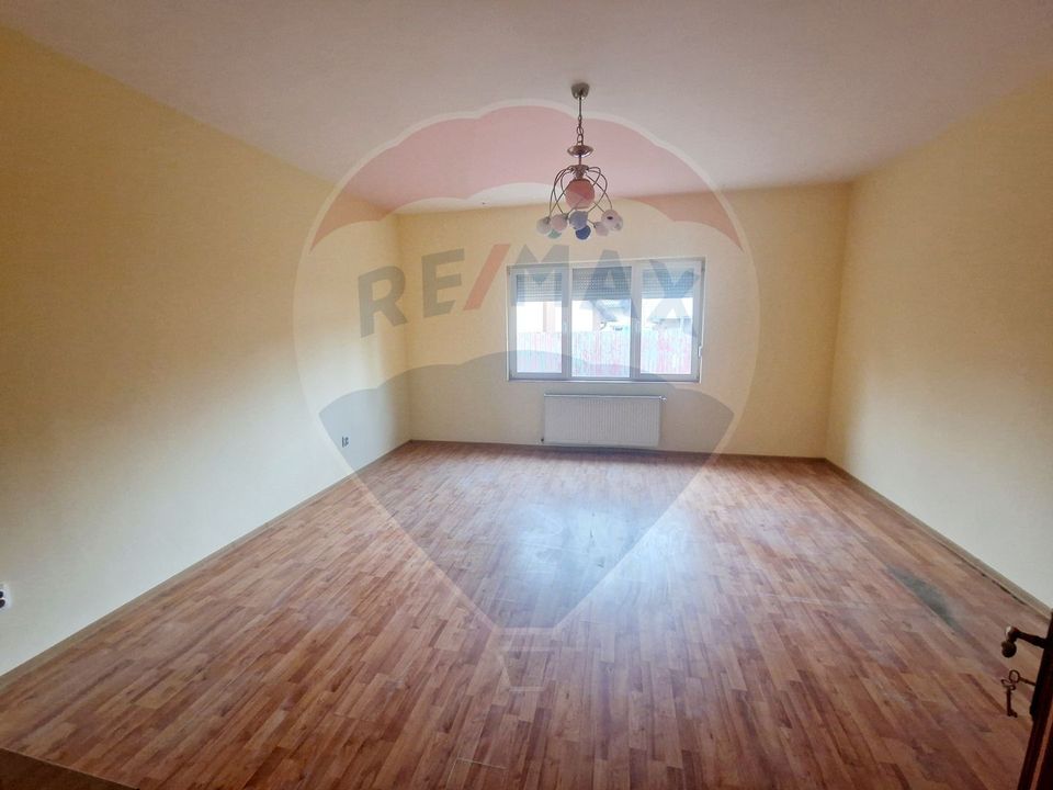 8 room House / Villa for rent, 1 Mai area