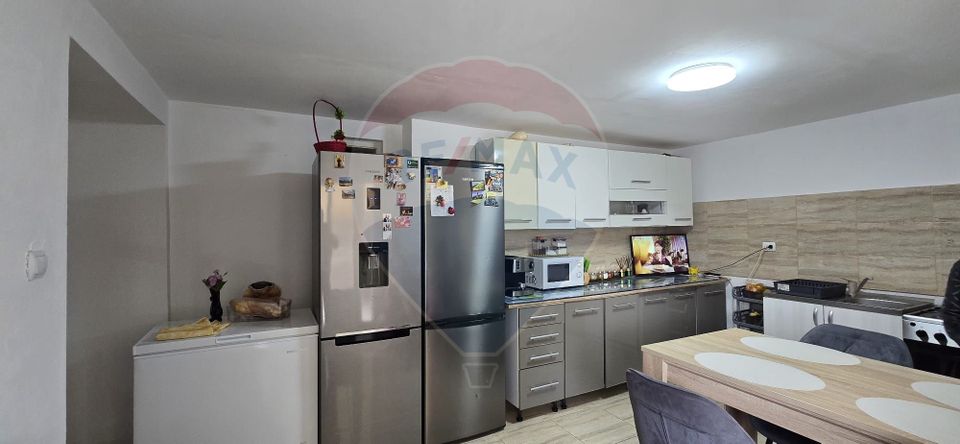 Casă / Vilă de vanzare cu 3 camere central Chisineu Cris