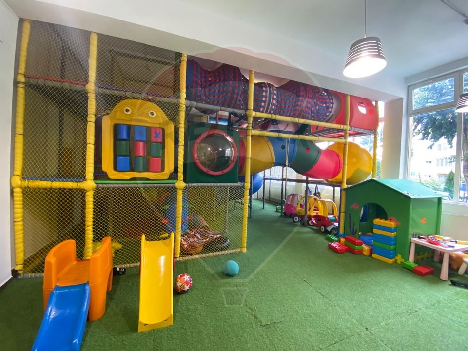 Închiriez loc de joacă + sală evenimente, spațiu versatil activități