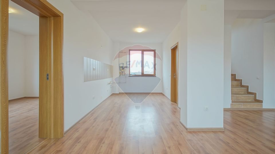 De vânzare - construcție nouă tip duplex - Sânpetru, 5 camere, 345 mp