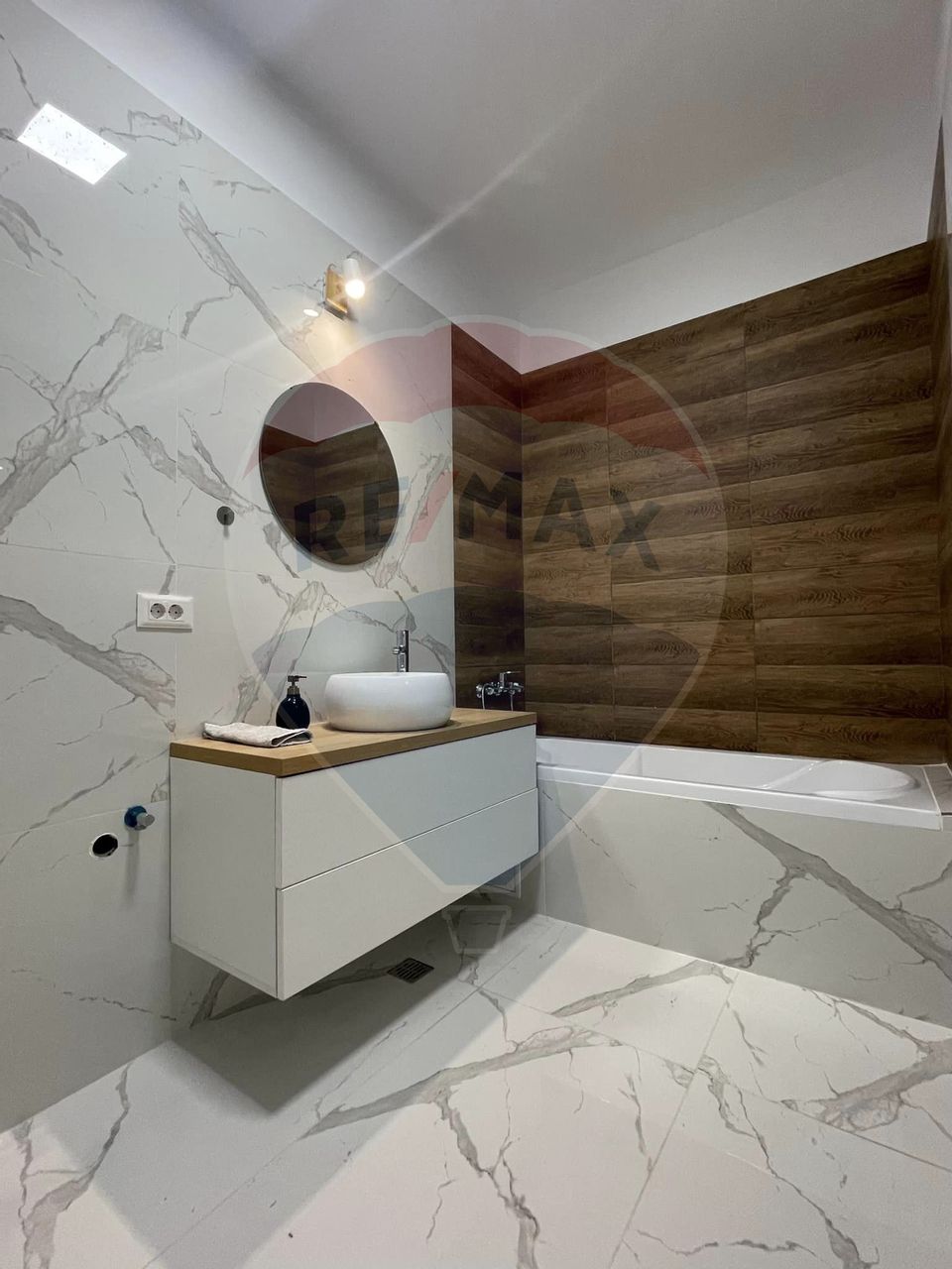 De Vânzare Apartament cu 4 camere în Pipera Optiuni de Parcare