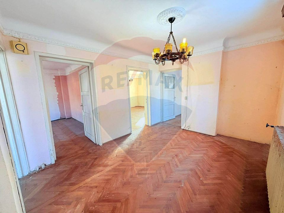 Casă de vanzare cu curte | 4 camere | Zona Gorjului | Teren generos