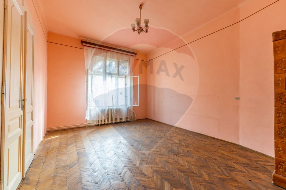 Apartament ultracentral 3 camere de vanzare