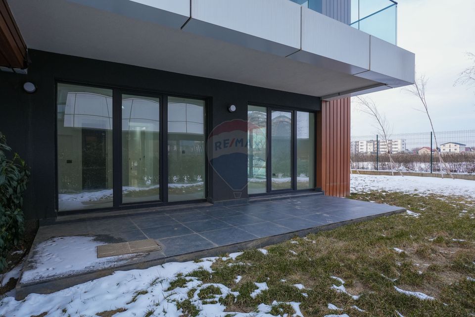 Vanzare apartament de lux cu 4 camere, curte de 279 mp in Pallady