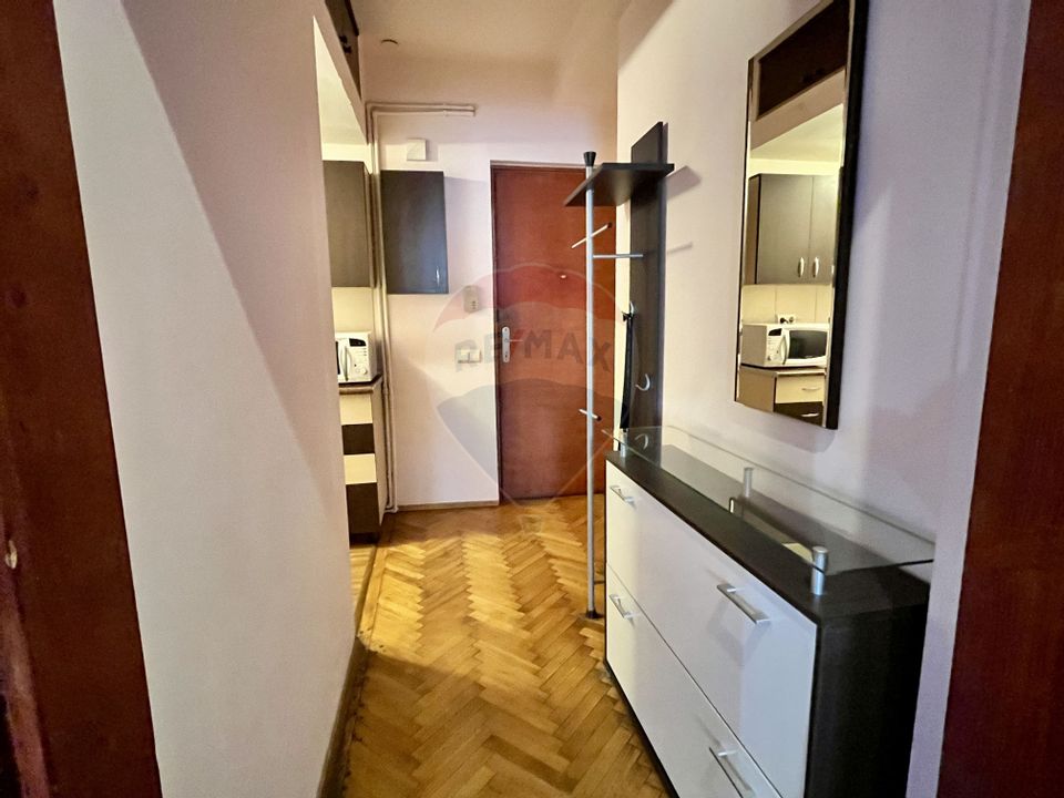 Garsonieră spațioasă - Piața Romană, vedere spre ASE, disponibila acum