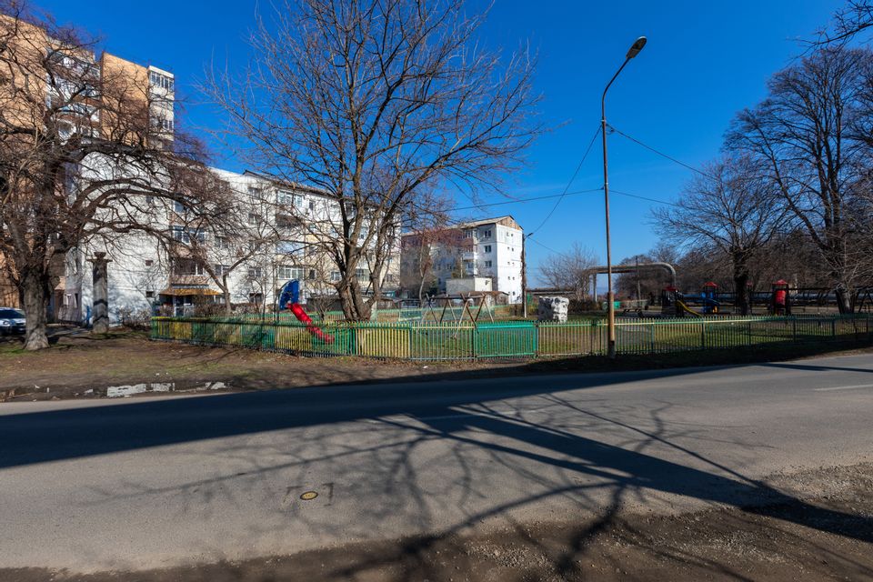 Apartament cu 3 camere decomandate , strada Letea