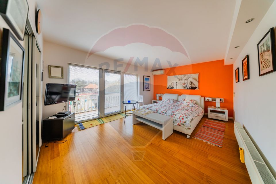 Vilă cu 4 camere de vânzare 921 mp zona Subcetate,Arad