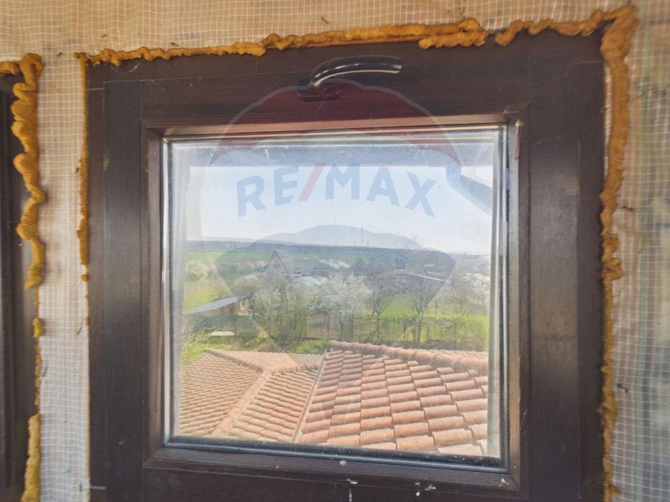 Vila Impunatoare multi-generationala cu Turnulet si Arhitectura Unica