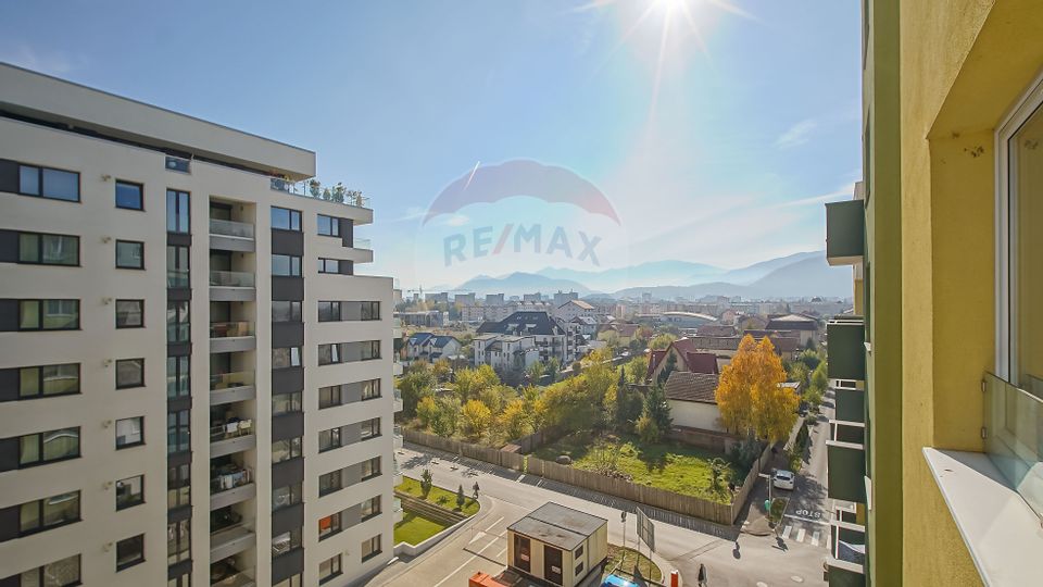 Apartament cu 2 camere și boxă de vânzare la Top City în Tractorul