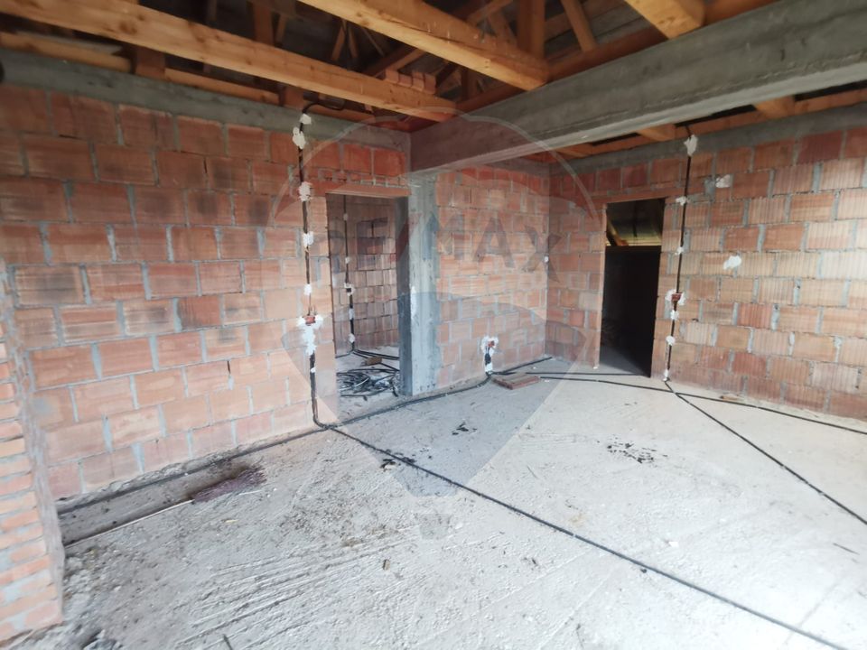 Casă la roșu de vânzare – 6.400 mp teren – Copalnic Mănăștur