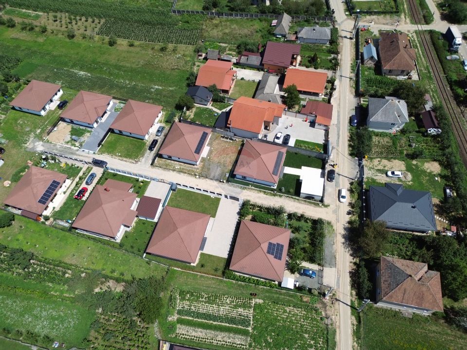 Casă moderne cu 4 camere de vânzare in SASAR / 5 ari teren / utilitati