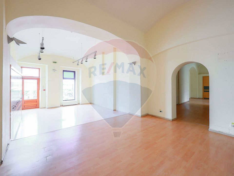 Spațiu comercial 200mp, de închiriat în Piața Unirii