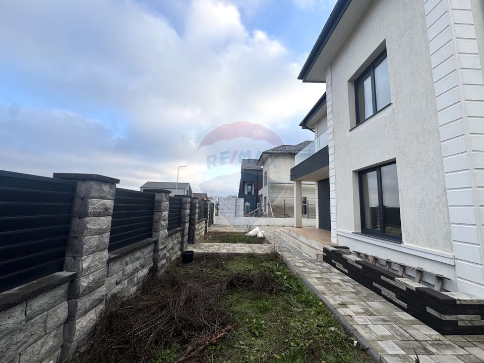 Villa 6 bedrooms | Generous Courtesy | Tunari - North