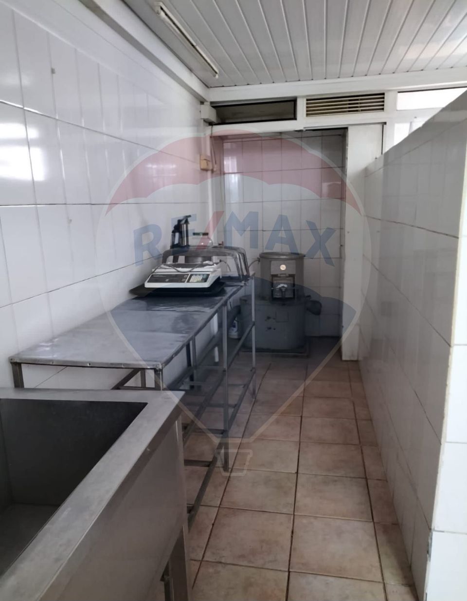 92sq.m Commercial Space for rent, Dacia area