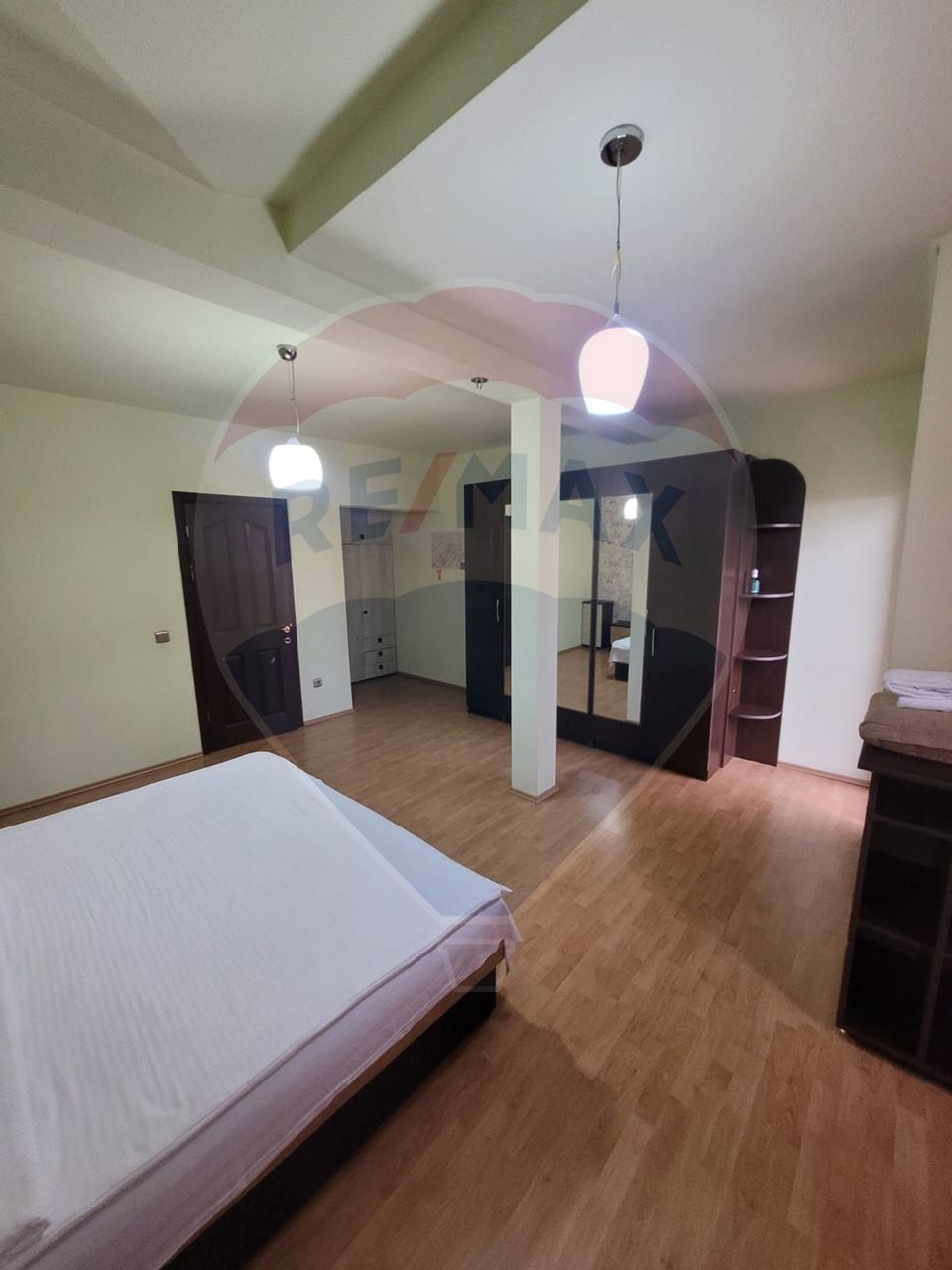 Apartament cu 5 camere de închiriat în zona Vasile Aaron