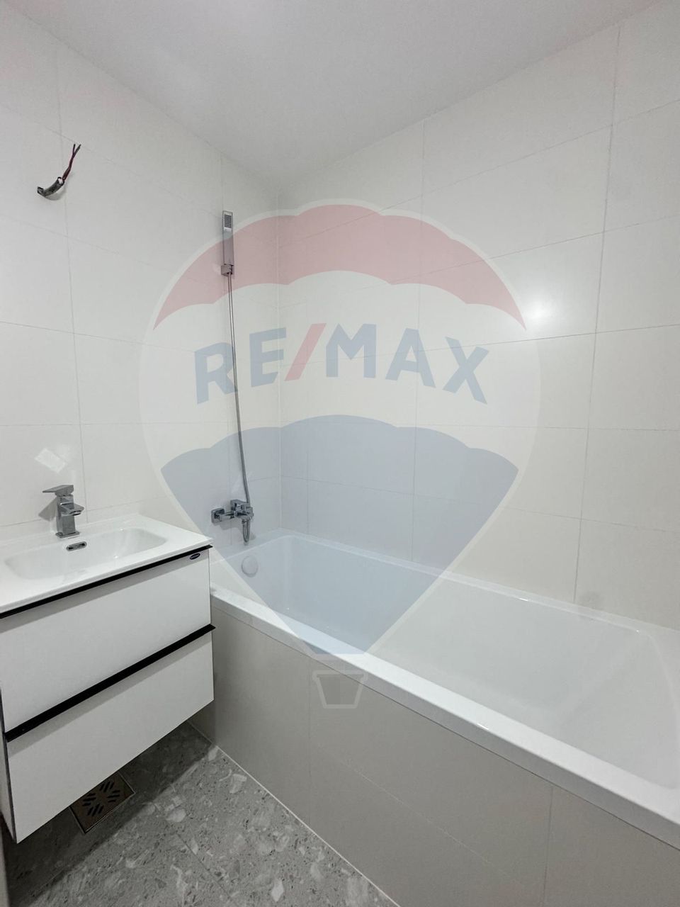 Apartament cu 3 camere de vânzare în zona Central