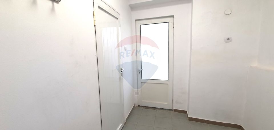 25sq.m Commercial Space for rent, Central area