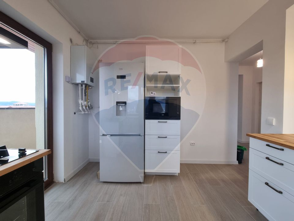 Penthouse 3 camere și loc de parcare, de închiriat, Cristian(REZERVAT)