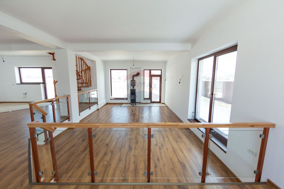 Casă Modernă la Cheie | 4 Dormitoare | 590 mp Teren | Tărlungeni