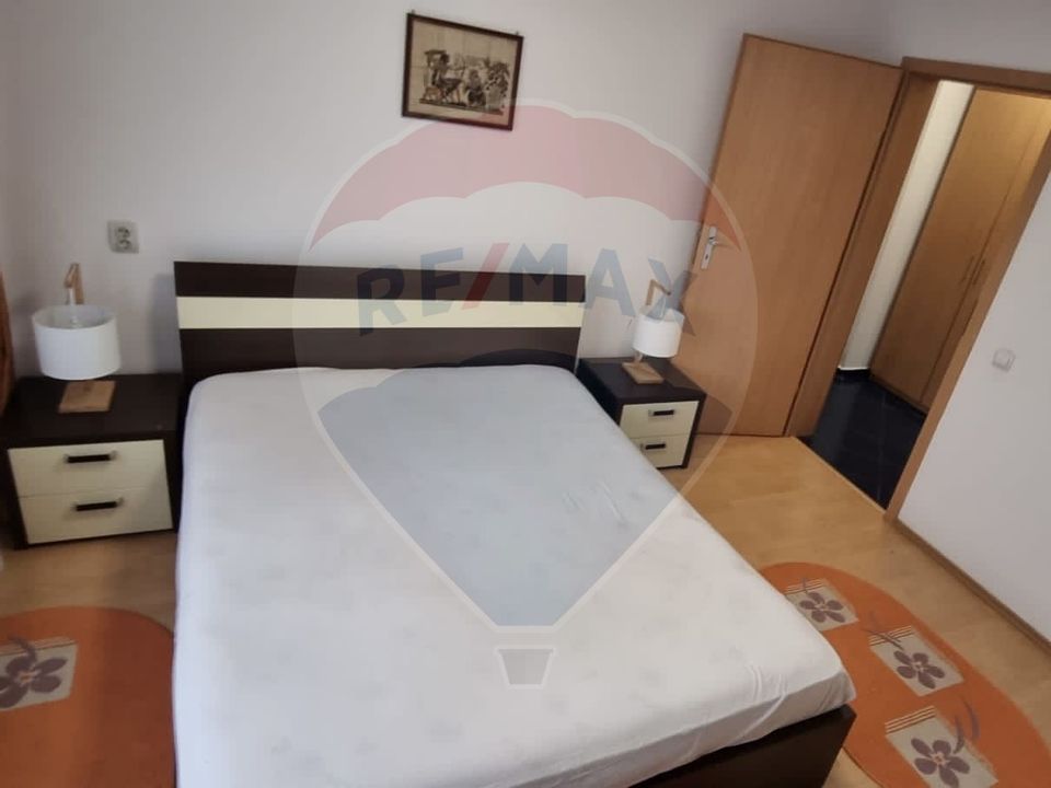 Apartament cu 3 camere de închiriat, strada Stefan cel Mare,zona Mall