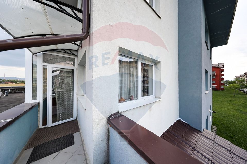 Apartament decomandat, 60 mp utili, 2 camere, debara, balcon!