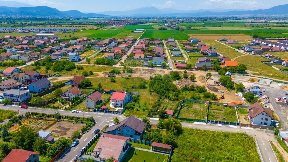 Land 658.67sqm Sanpetru / Strada Paltinului