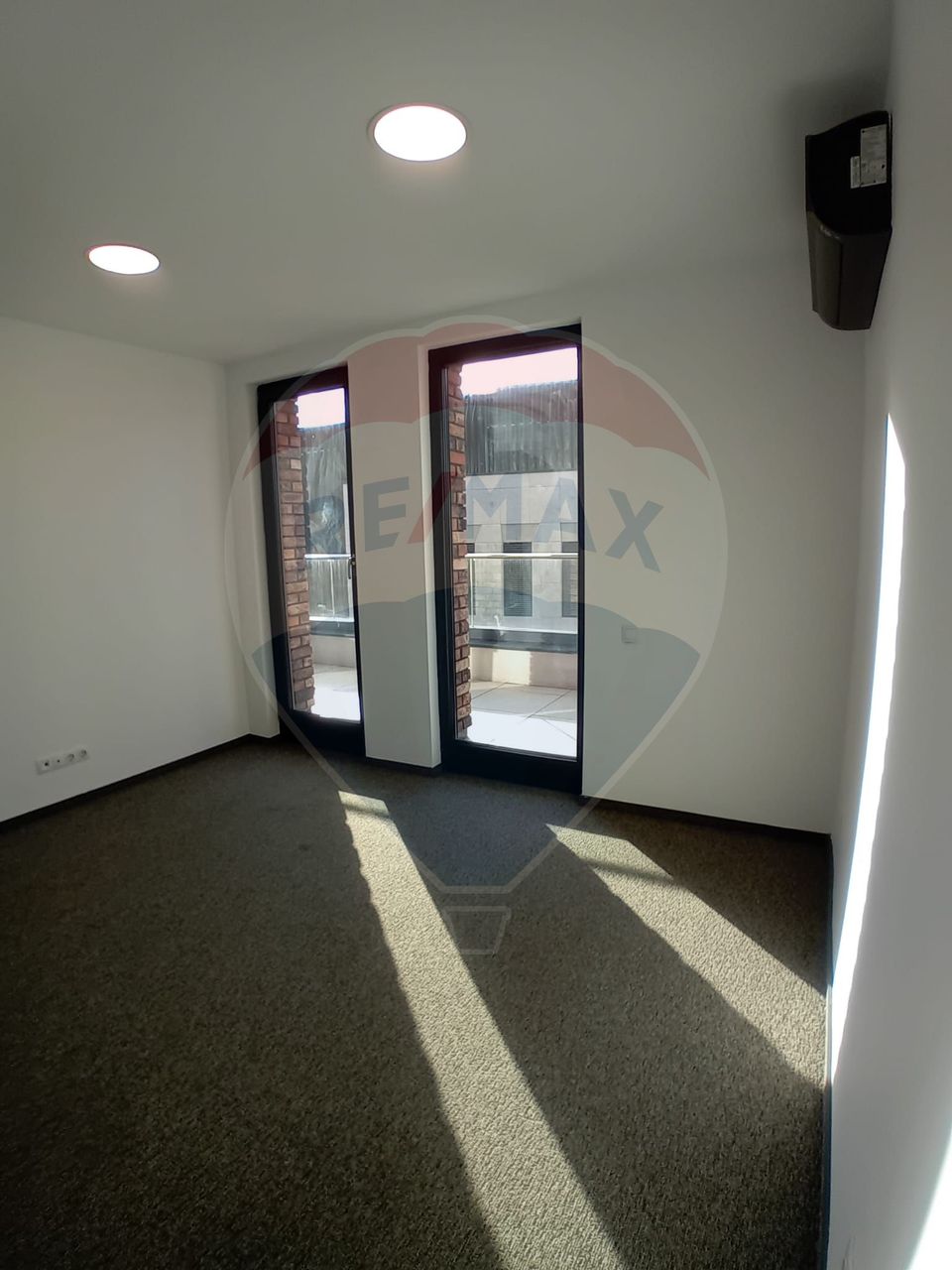 54sq.m Office Space for rent, Central area