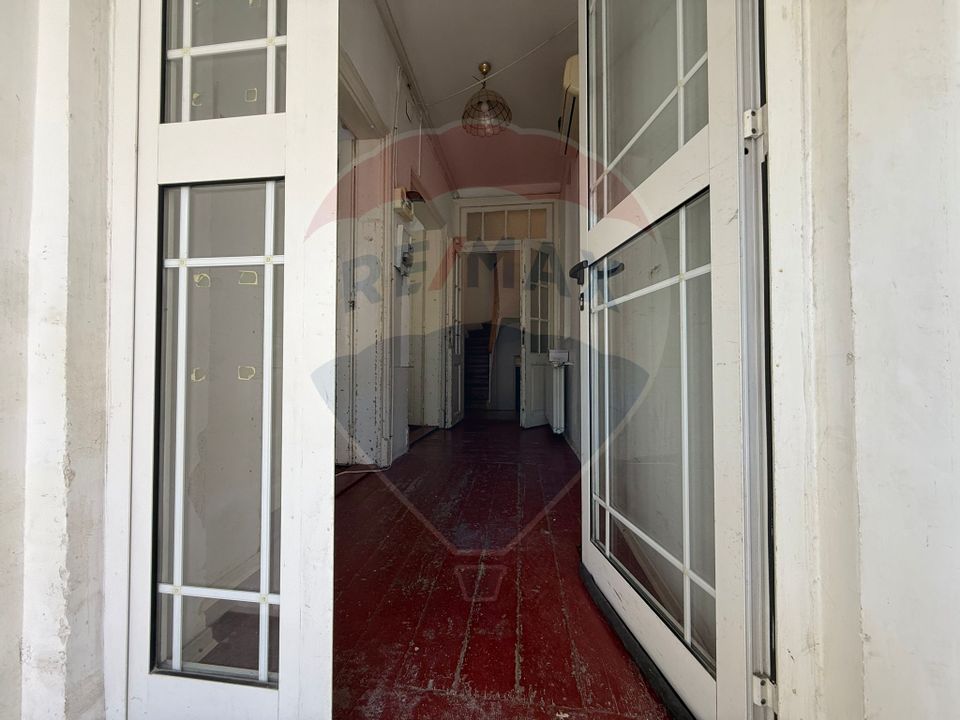 DE ÎNCHIRIAT: Casă/Vilă spațioasă  8 camere  Zona Gara de Nord