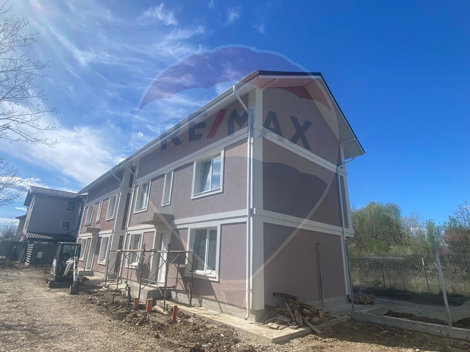 DE VANZARE Vilă cu 4 camere Otopeni