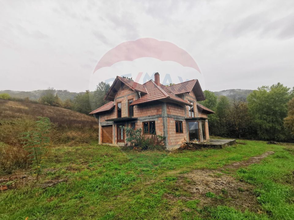 Casă la roșu de vânzare – 6.400 mp teren – Copalnic Mănăștur