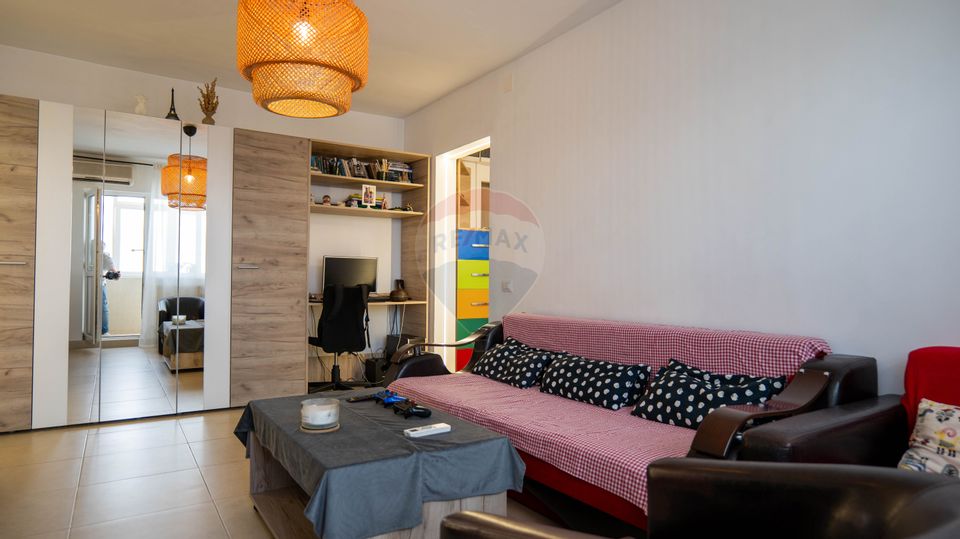 Vanzare apartament 2 camere,  renovat, zona Titan - Parcul Teilor