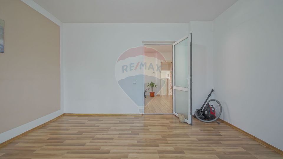 8 room House / Villa for sale, Aurel Vlaicu area