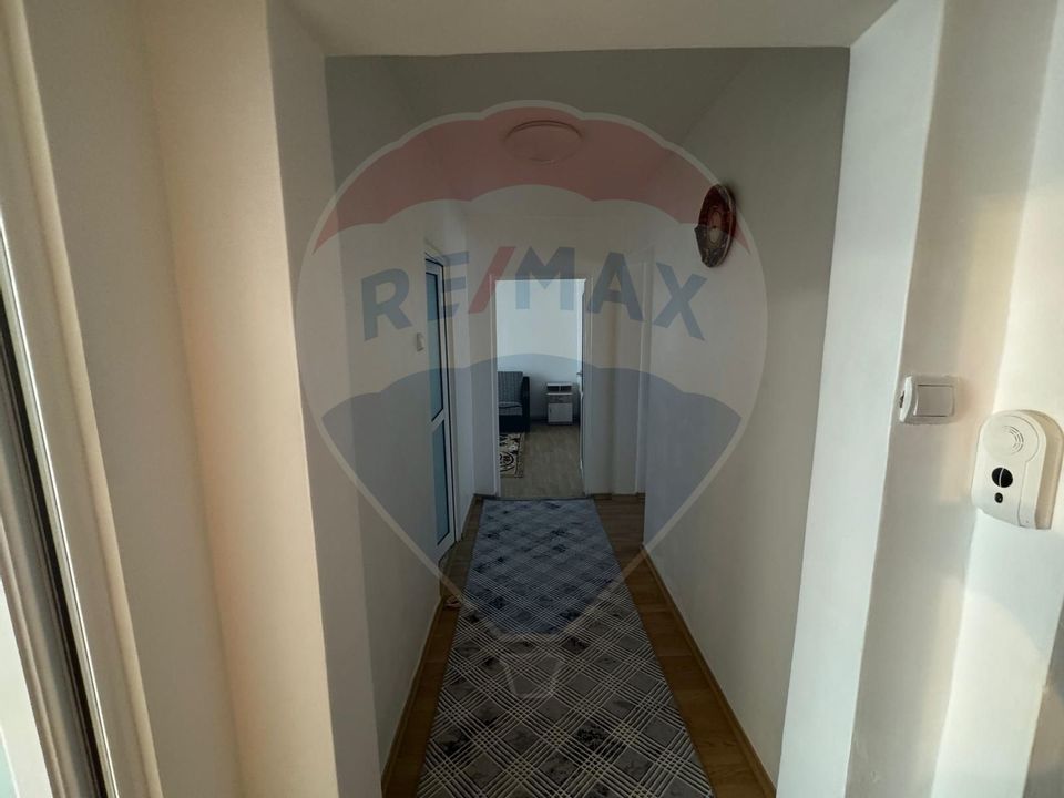 Apartament cu 4 camere de închiriat